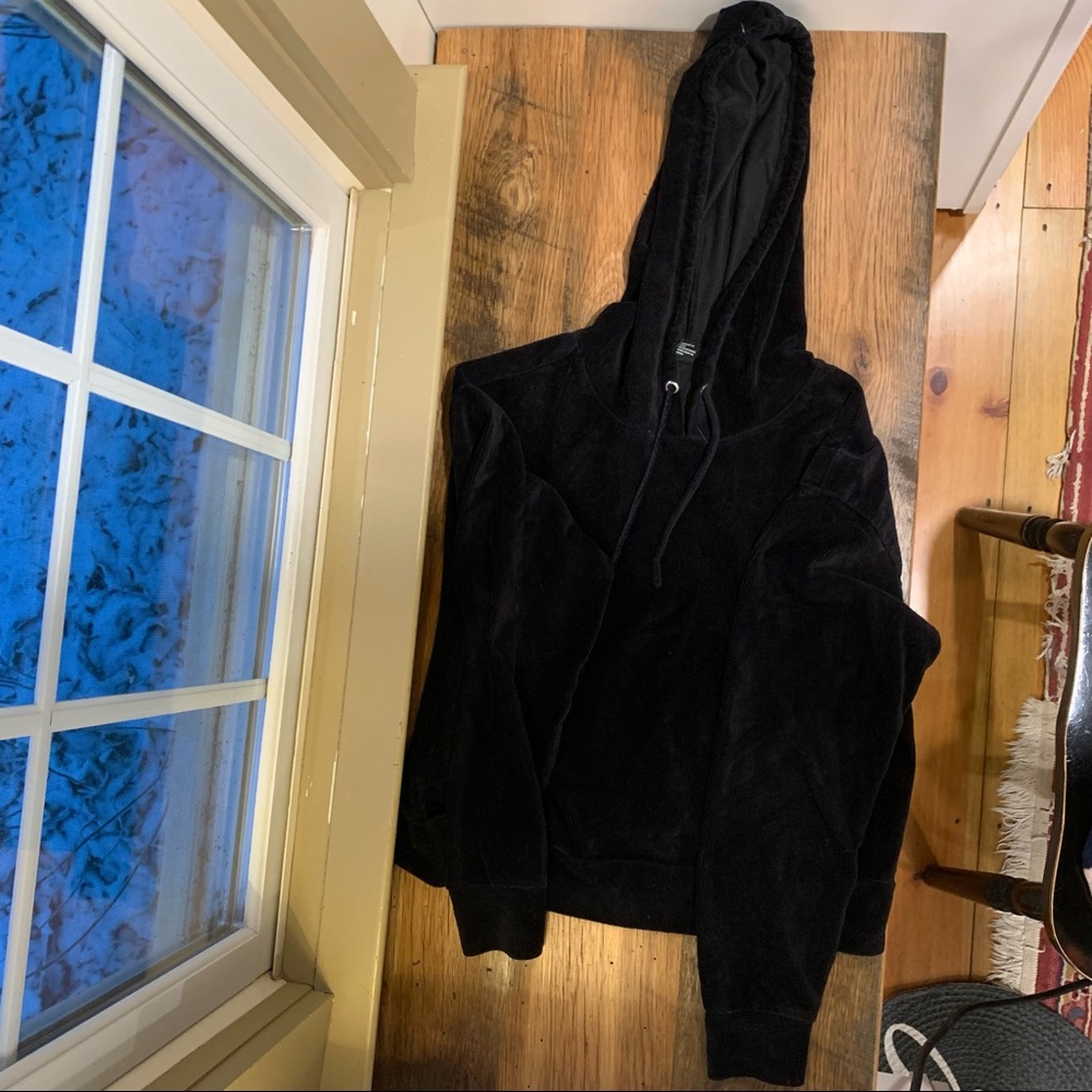 Black cropped, ribbed hoodie